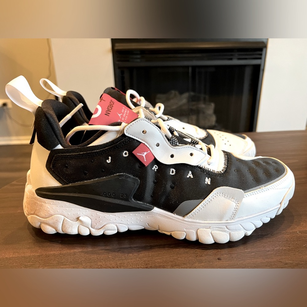 Air Jordan React - image 1
